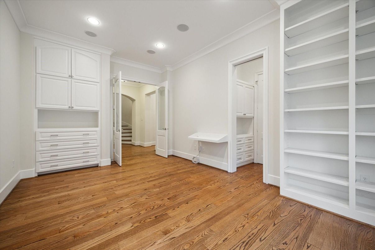 Interior, Recessed Lighting, Walk-in Closets, Wood Texture Flooring