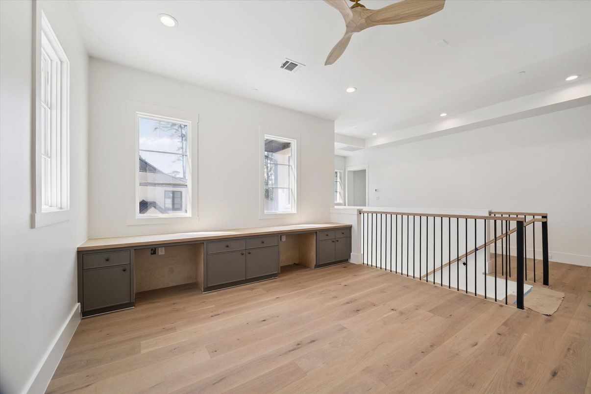 Interior, Recessed Lighting, Wood Texture Flooring