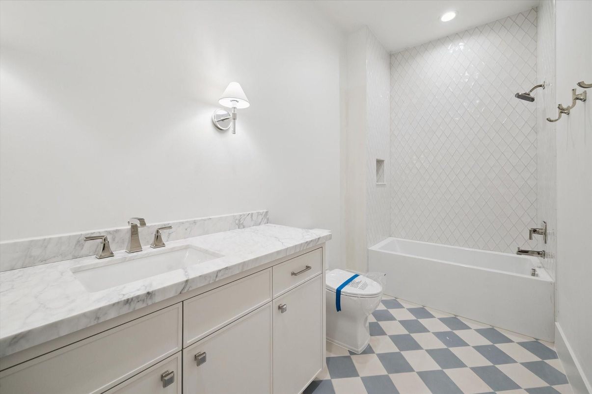 Bathroom, Interior, Recessed Lighting