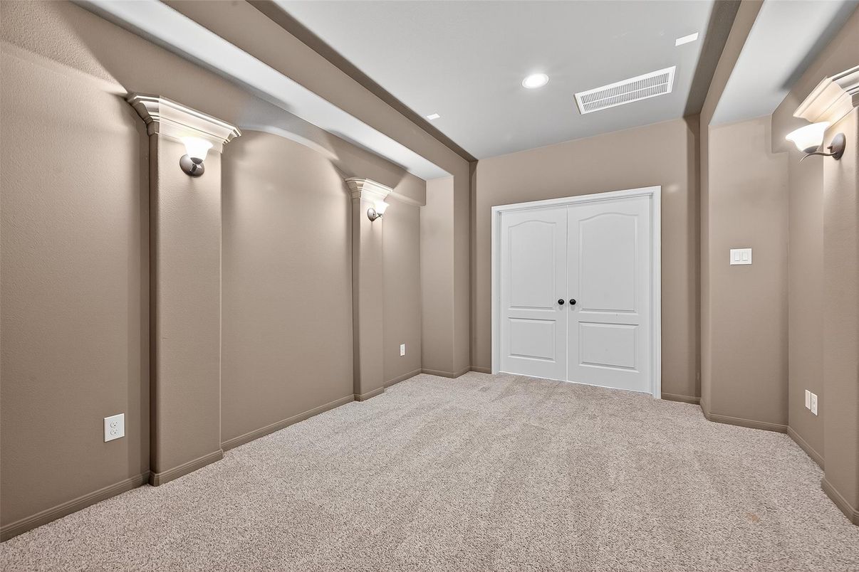 Empty room, Interior, Recessed Lighting