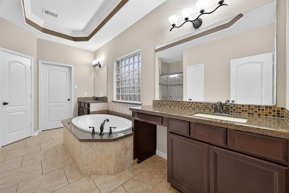 Bathroom, Dual Sink Vanities, Interior