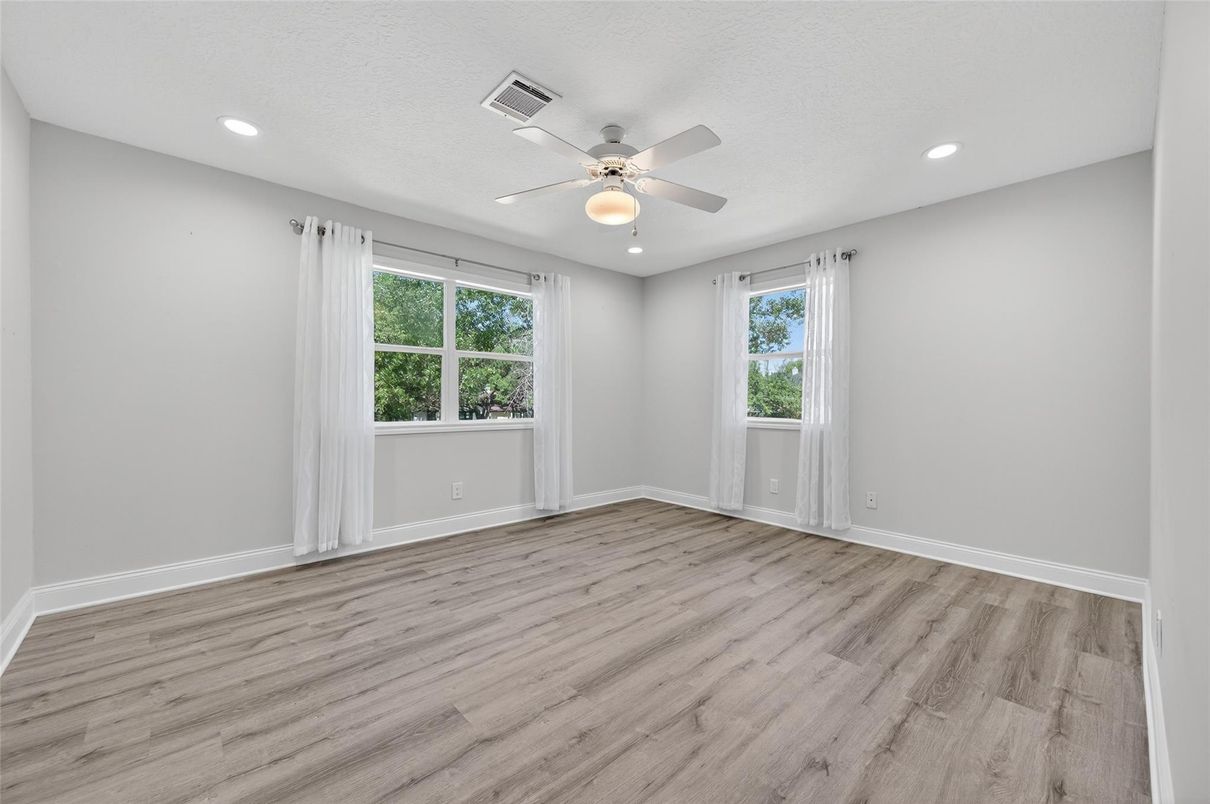 Empty room, Interior, Recessed Lighting, Wood Texture Flooring