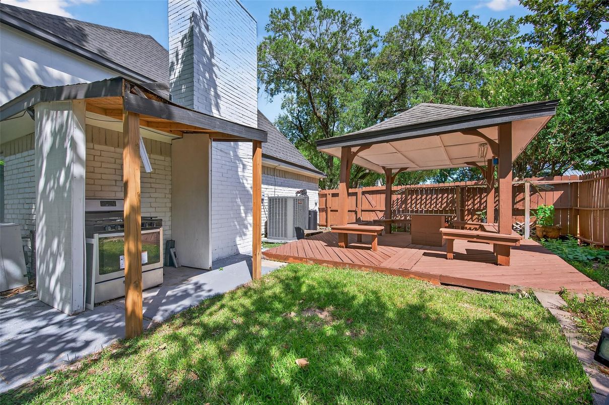 Backyard, Exterior
