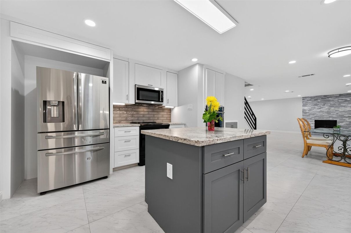 Dining room, Interior, Kitchen, Marble, Recessed Lighting, Stainless Steel Appliances