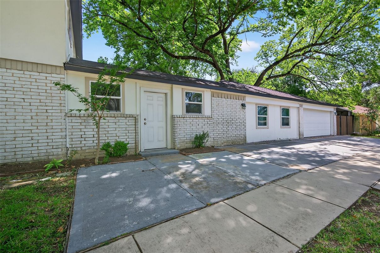 Detached Garage, Exterior
