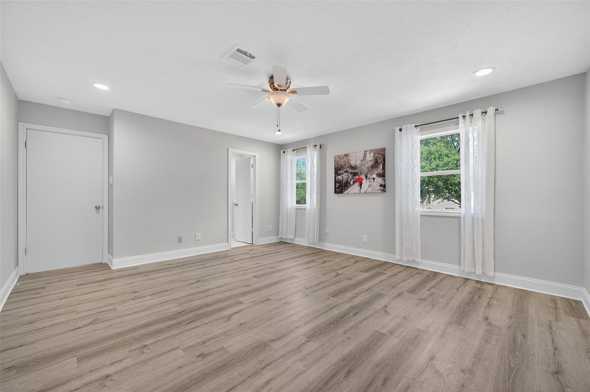 Empty room, Interior, Recessed Lighting, Wood Texture Flooring