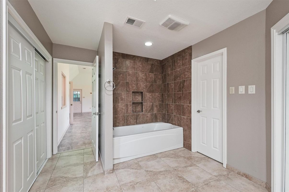 Bathroom, Interior, Recessed Lighting