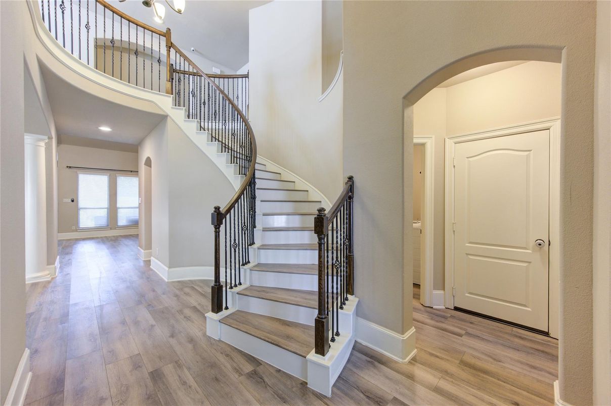 Interior, Recessed Lighting, Wood Texture Flooring