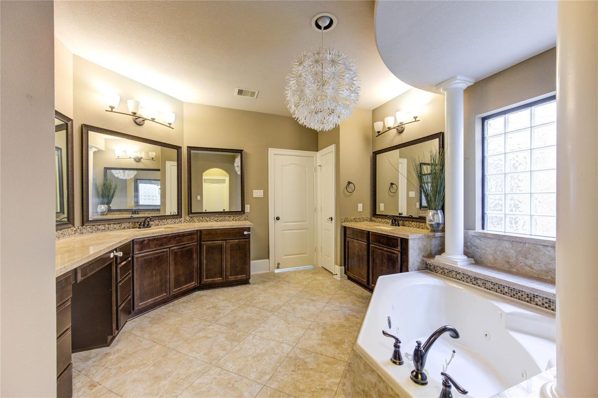 Bathroom, Dual Sink Vanities, Interior