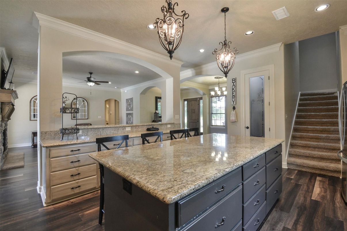 Interior, Pendant Lights, Recessed Lighting, Wood Texture Flooring
