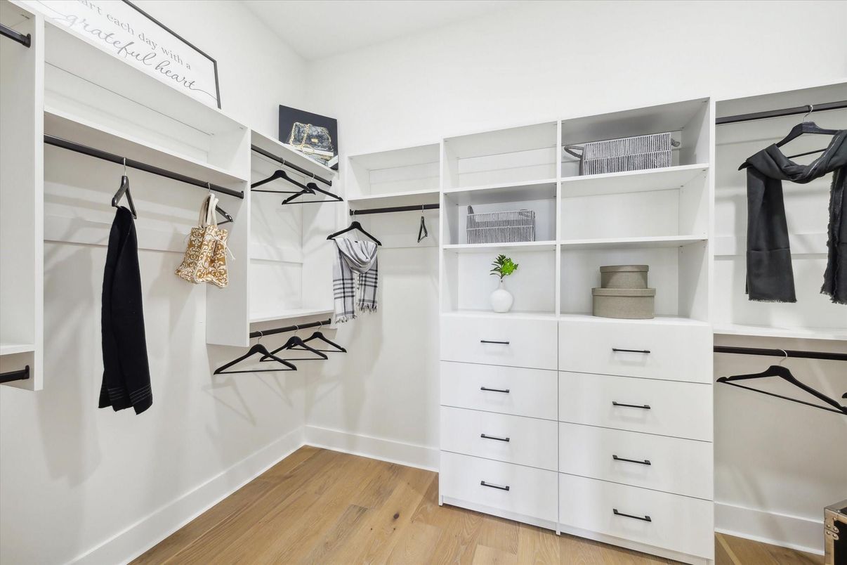 Interior, Walk-in Closets, Wood Texture Flooring
