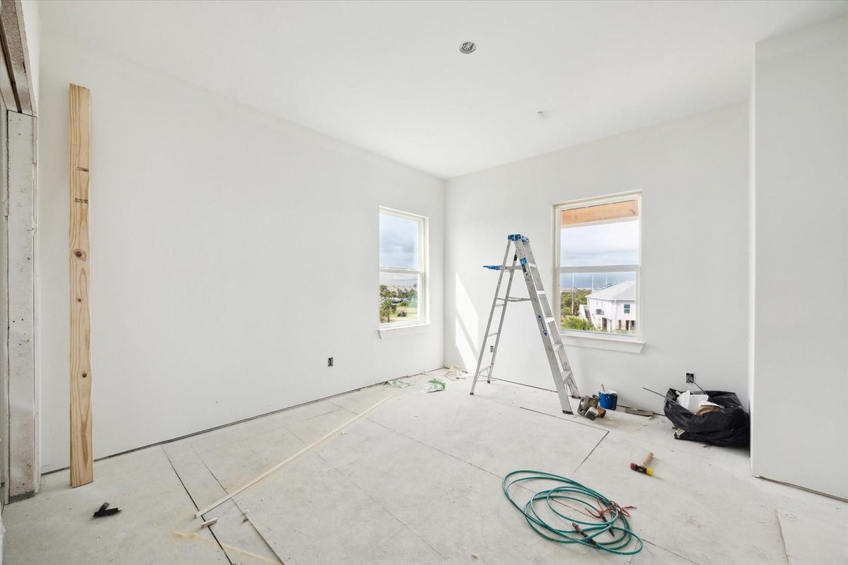 Empty room, Interior