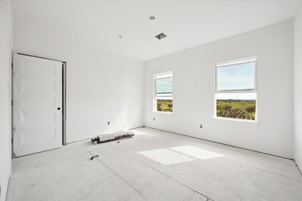 Empty room, Interior