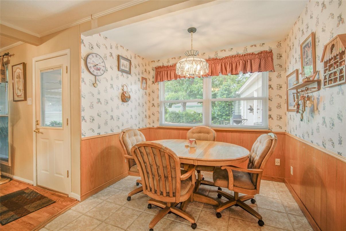 Chandelier, Dining room, Interior