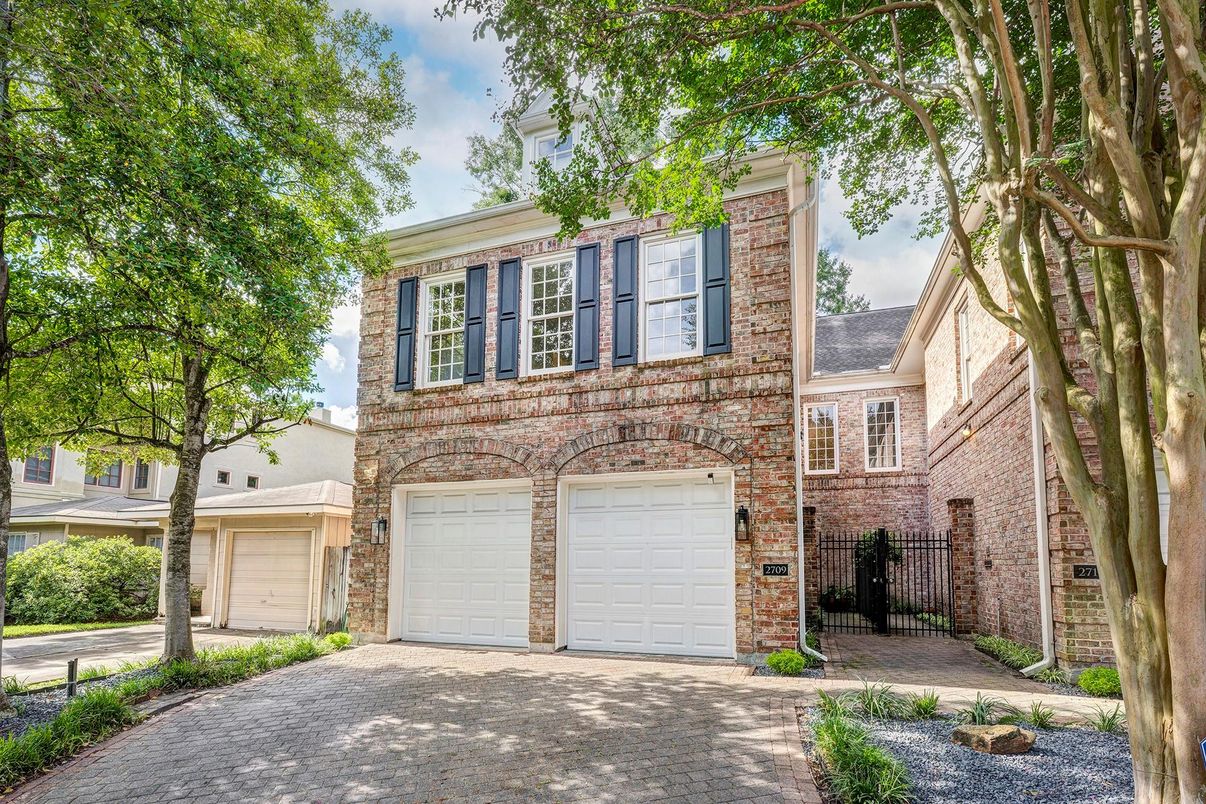 Attached, Exterior, Facade, Brick Facade, Rowhouse