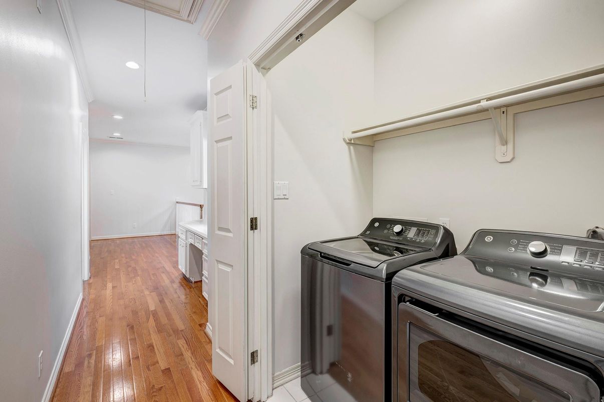 Interior, Recessed Lighting, Utility Closets, Washer, Wood Texture Flooring