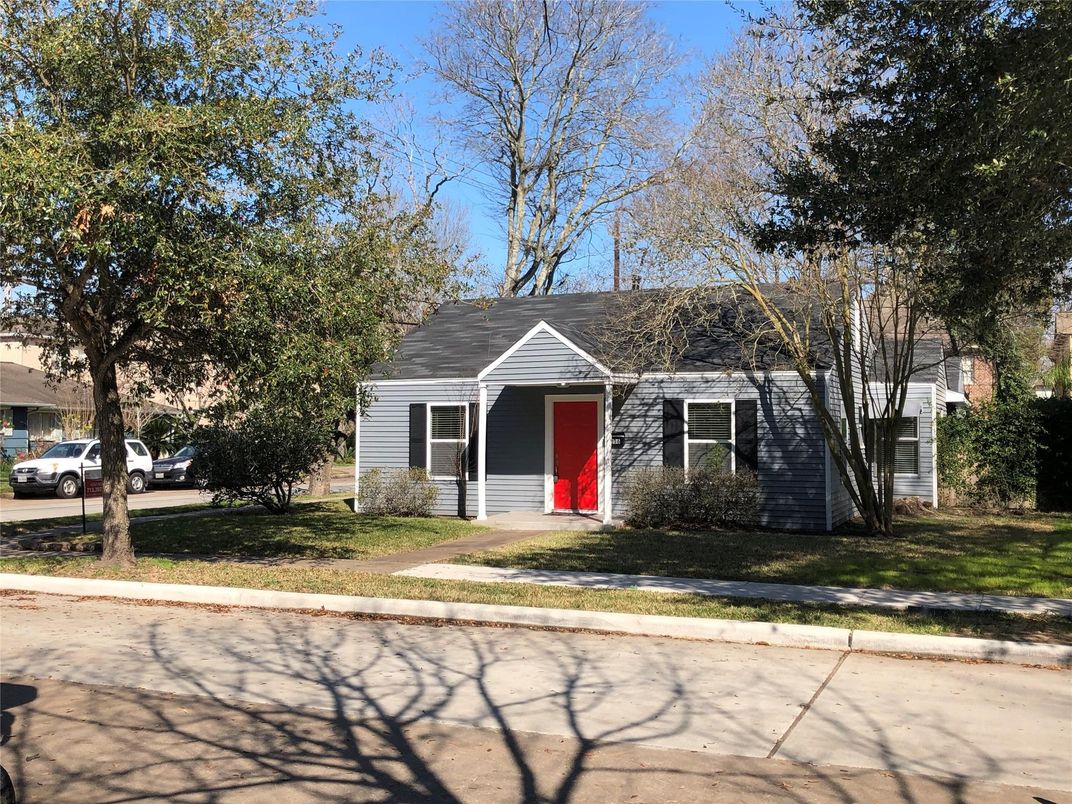 Exterior, Facade, Ranch
