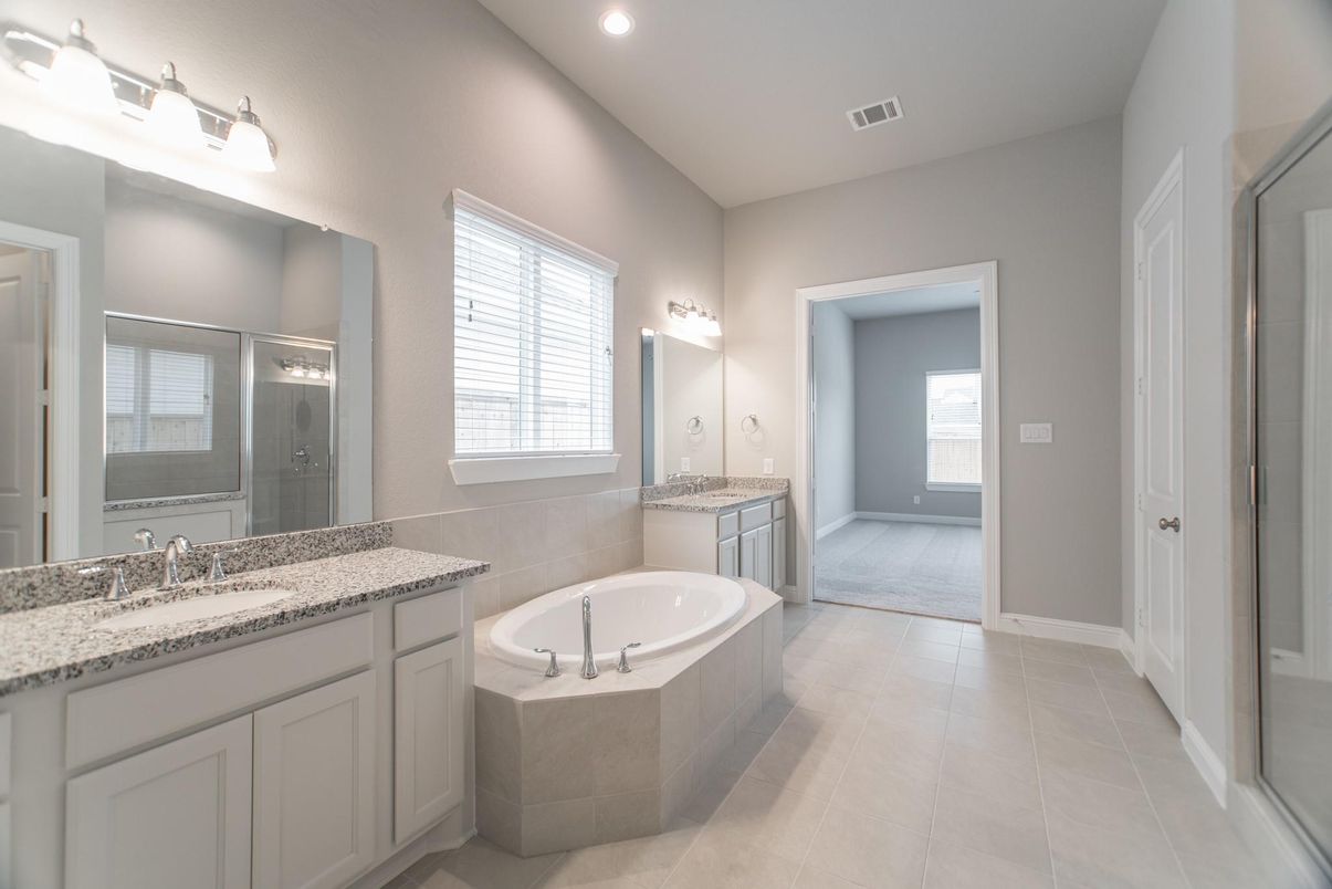 Bathroom, Dual Sink Vanities, Interior, Recessed Lighting