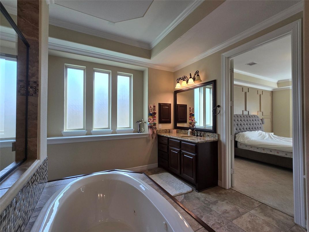 Bathroom, Bedroom, Dual Sink Vanities, Interior