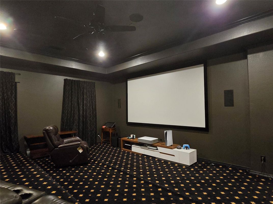 Interior, Projection Screen, Recessed Lighting, Theatre Room