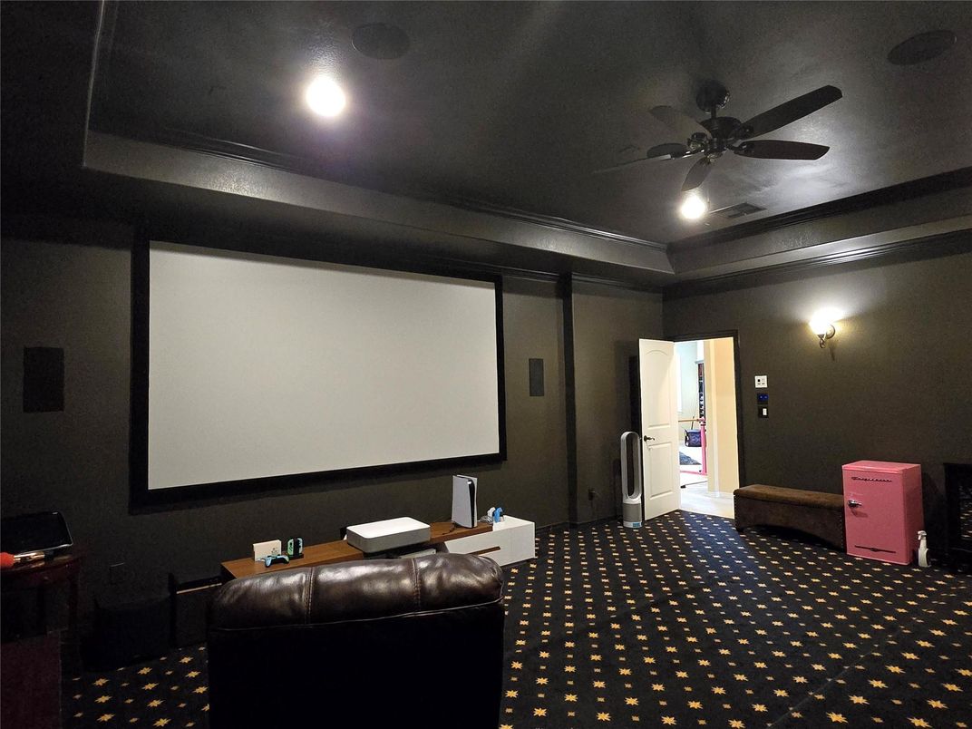 Interior, Projection Screen, Recessed Lighting, Theatre Room