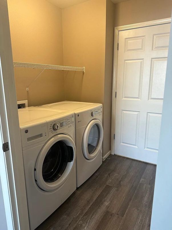 Interior, Washer, Wood Texture Flooring