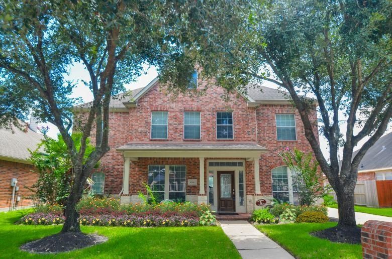 Exterior, Facade, Brick Facade, Brick Traditional