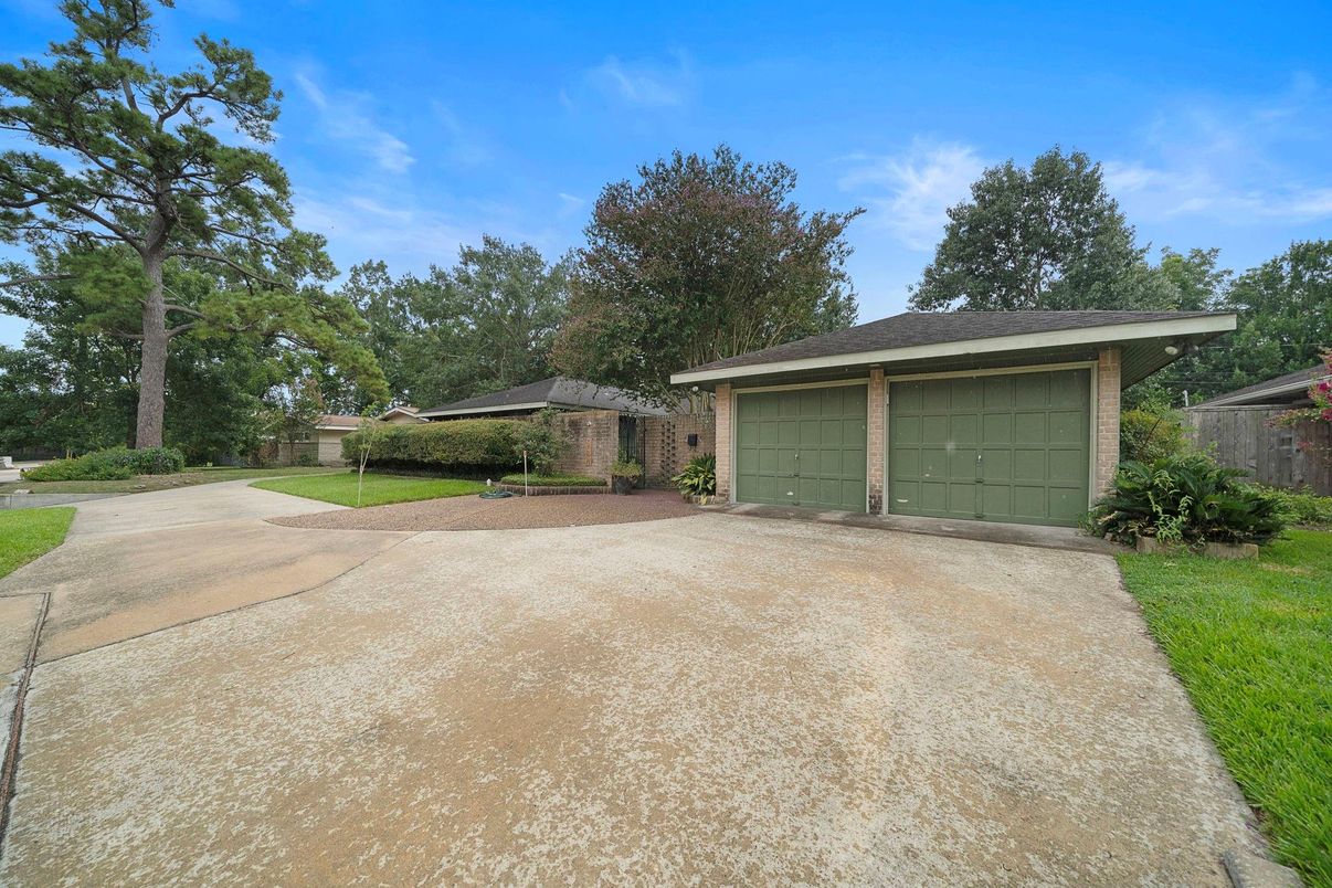 Backyard, Detached Garage, Exterior