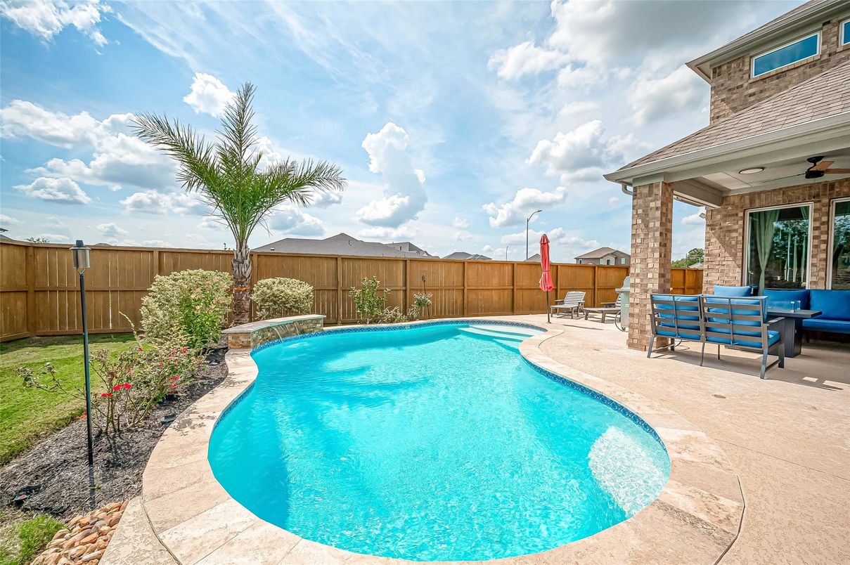 Exterior, Pool