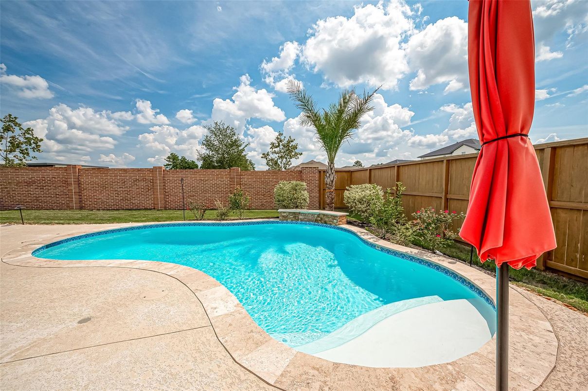 Exterior, Pool