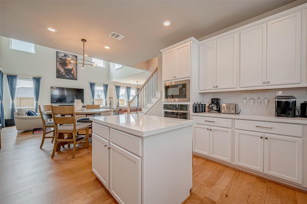 Dining room, Interior, Kitchen, Pendant Lights, Recessed Lighting, Wood Texture Flooring