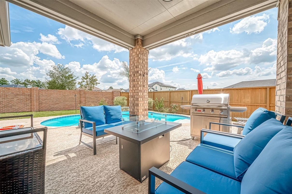 Exterior, Pool