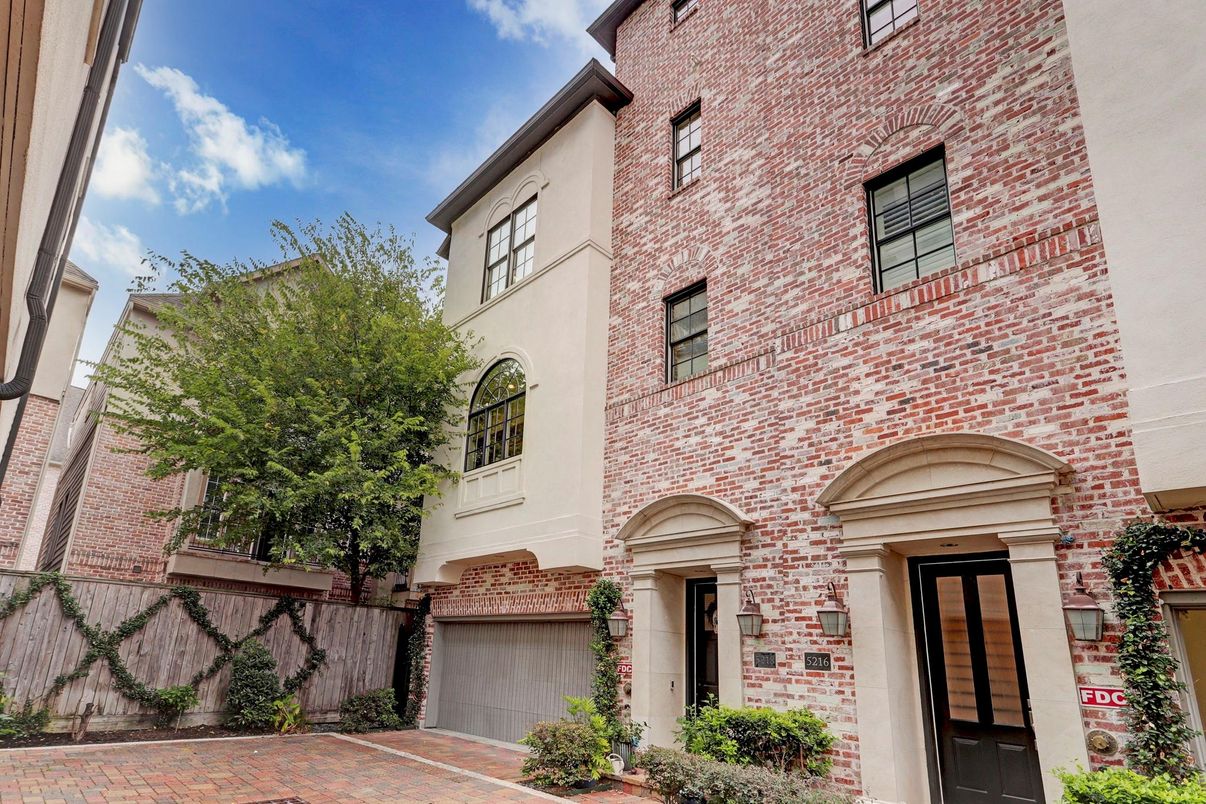 Exterior, Facade, Brick Facade, Rowhouse