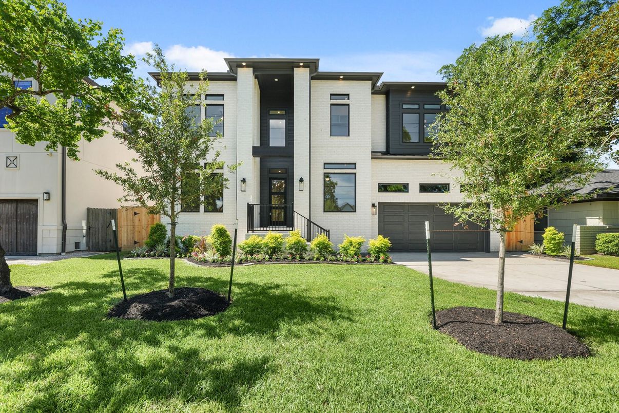 Attached, Backyard, Exterior, Facade, Modern