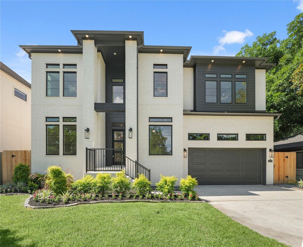 Attached, Exterior, Facade, Modern