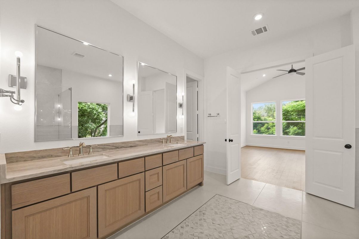 Bathroom, Dual Sink Vanities, Interior, Recessed Lighting