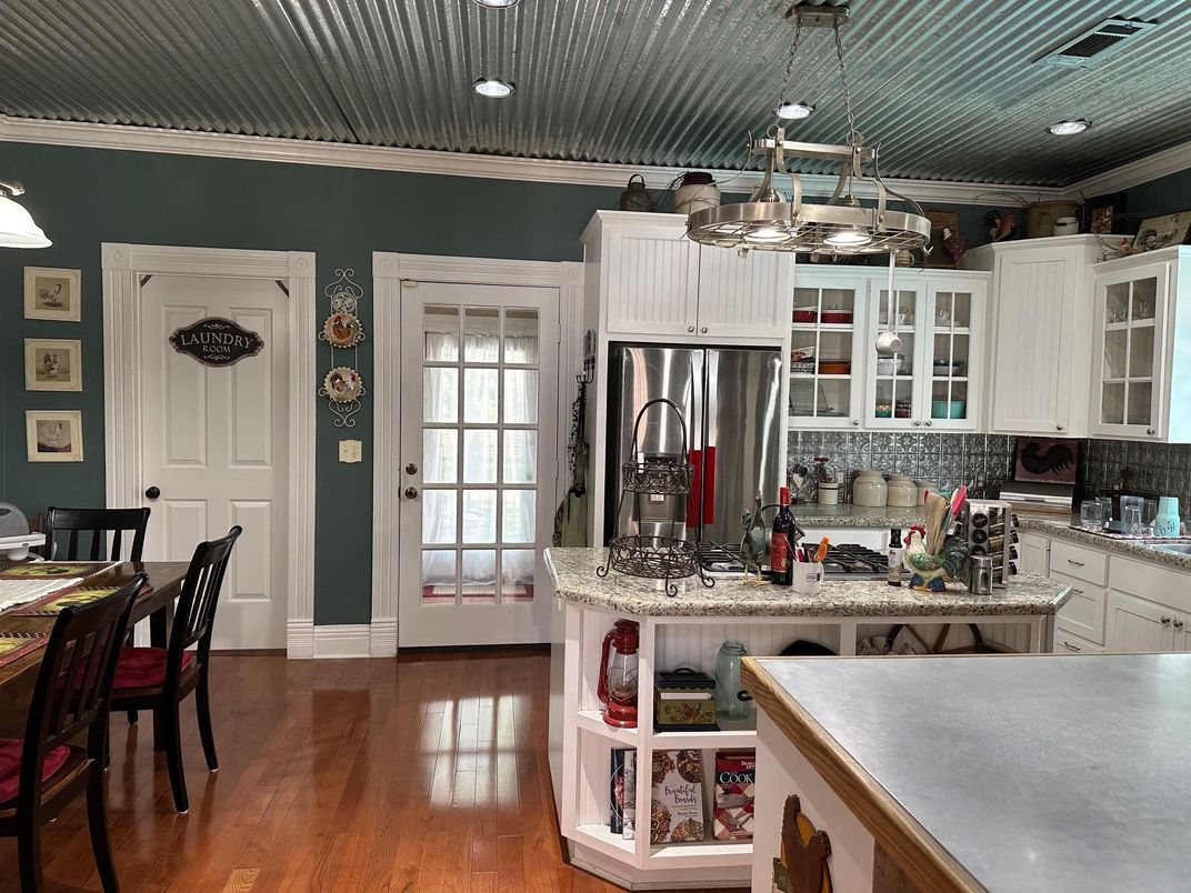 Chandelier, Dining room, Interior, Kitchen, Pendant Lights, Recessed Lighting, Stainless Steel Appliances, Wood Texture Flooring