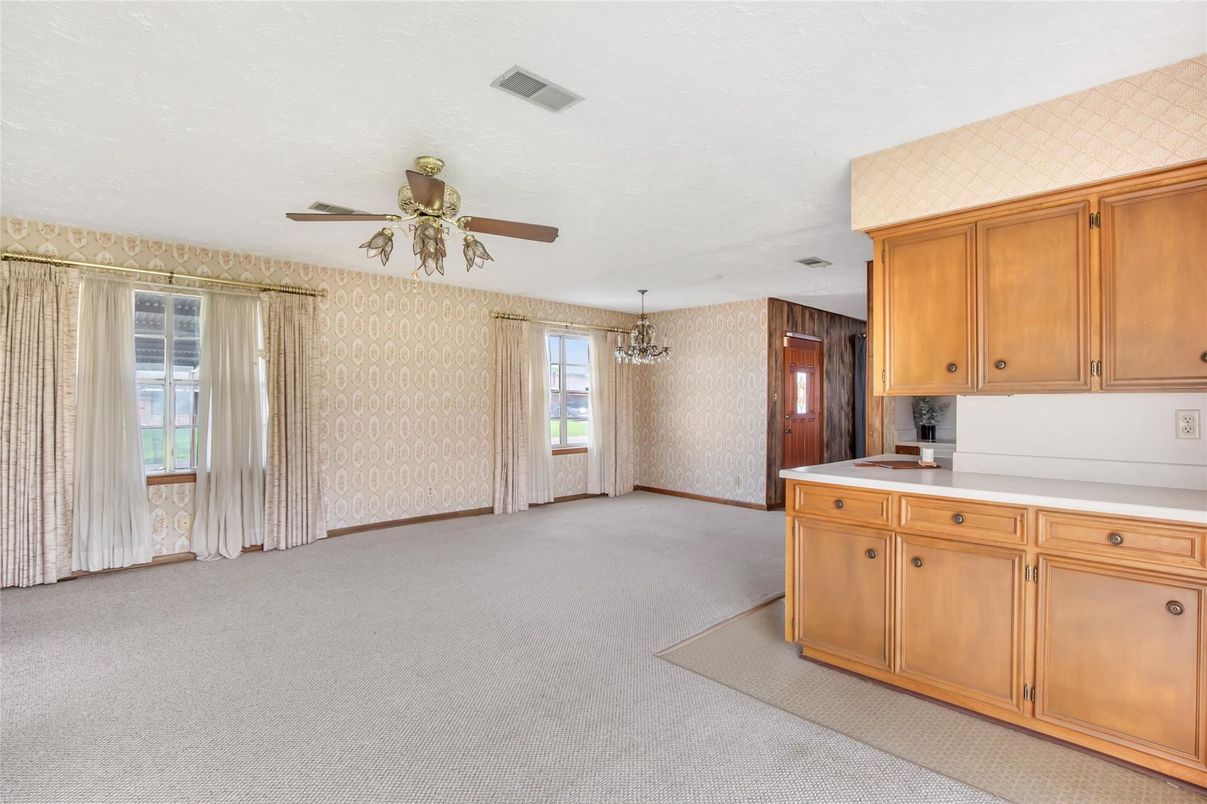 Chandelier, Empty room, Interior, Kitchen