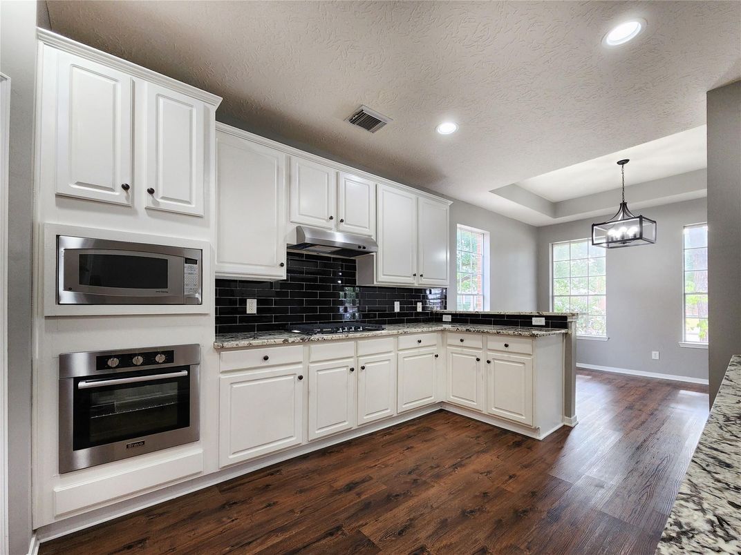 Interior, Kitchen, Pendant Lights, Recessed Lighting, Wood Texture Flooring