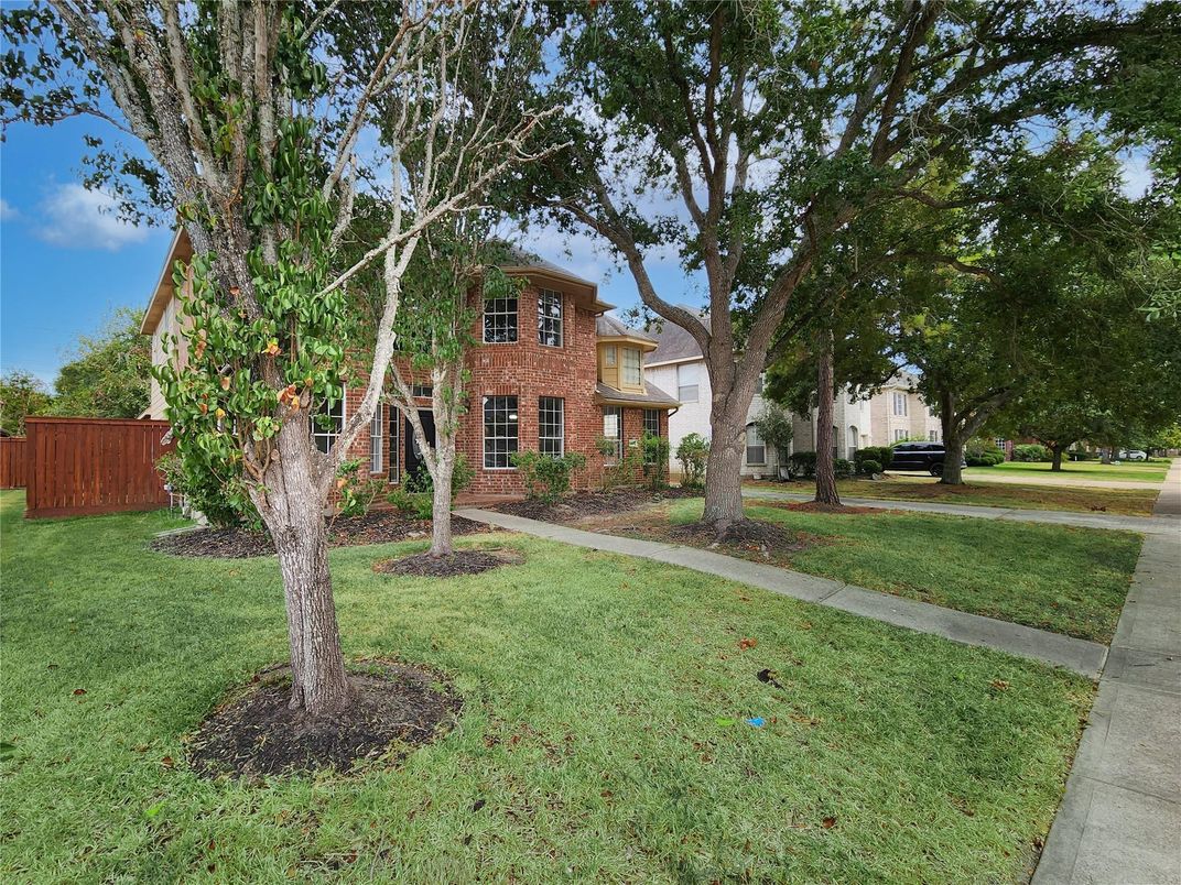 Backyard, Exterior, Facade, Brick Facade, Georgian