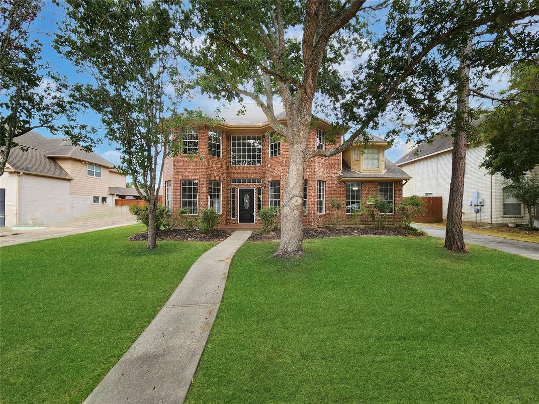 Backyard, Exterior, Facade, Brick Facade, Georgian