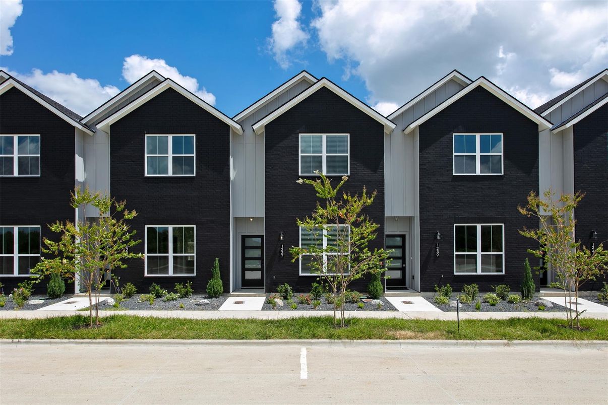 Exterior, Facade, Rowhouse