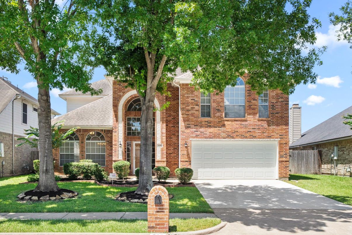 Attached, Exterior, Facade, Brick Facade, Brick Traditional