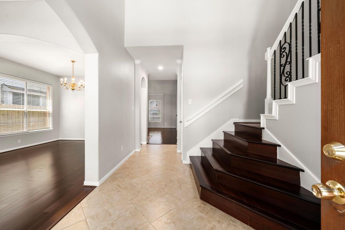 Chandelier, Interior, Recessed Lighting, Wood Texture Flooring