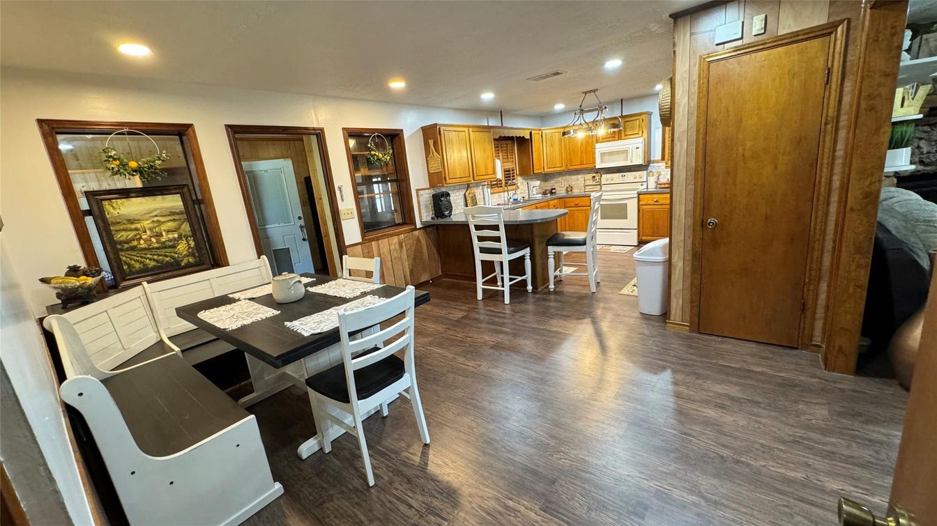 Dining room, Interior, Kitchen, Pendant Lights, Recessed Lighting, Wood Texture Flooring