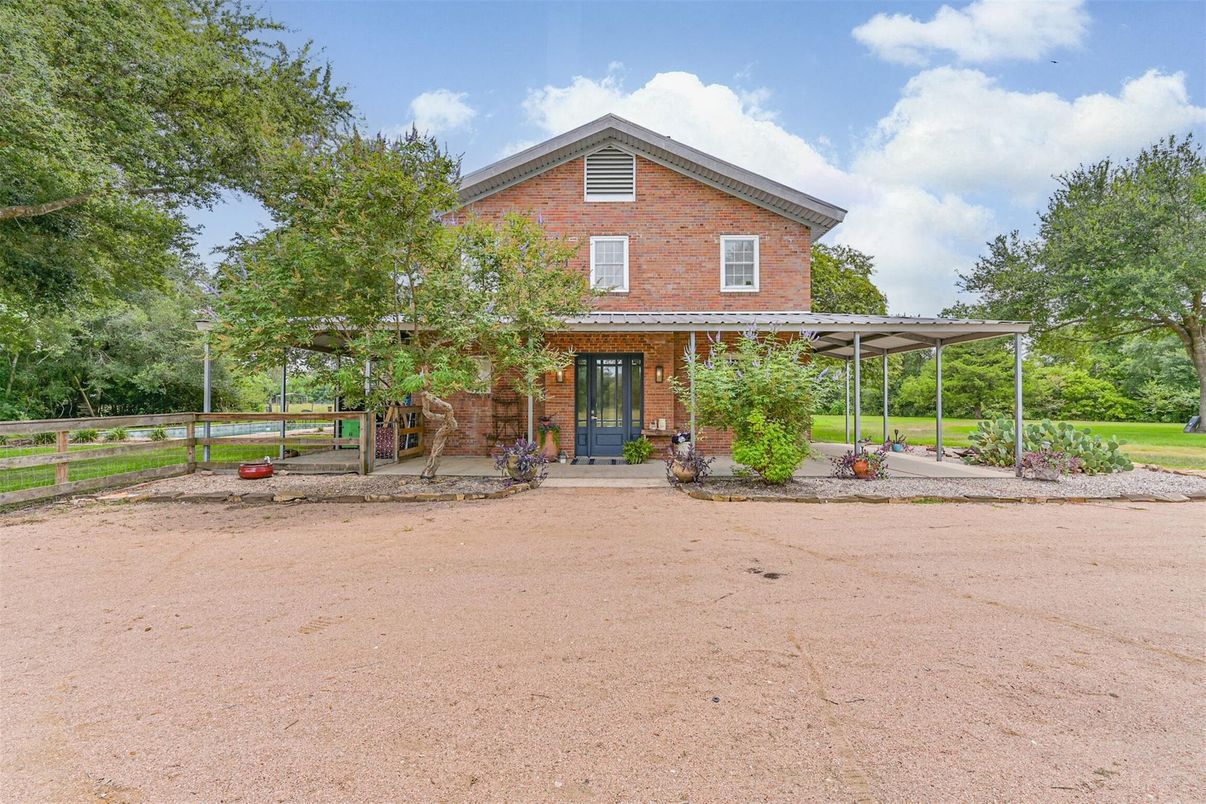 Exterior, Facade, Brick Facade, Log Home