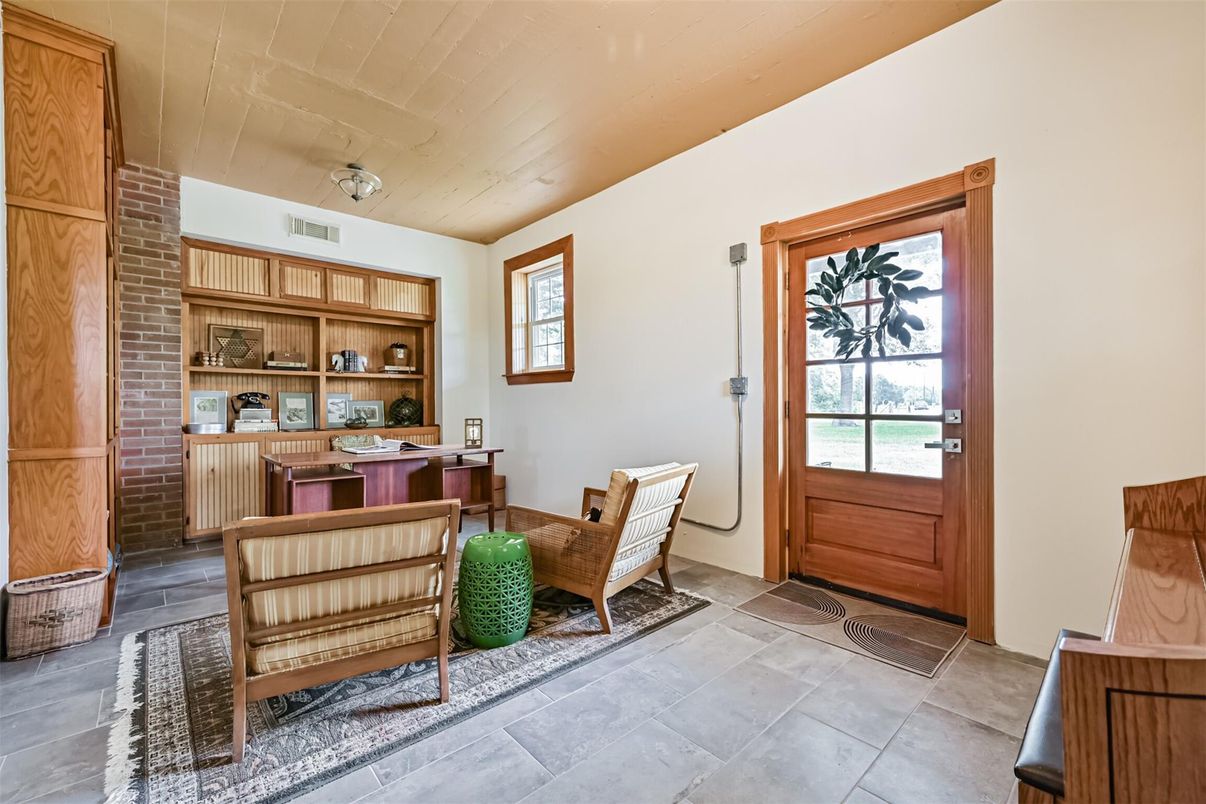 Home Office, Interior