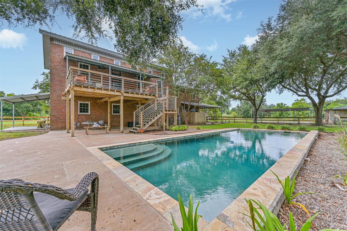 Exterior, Pool