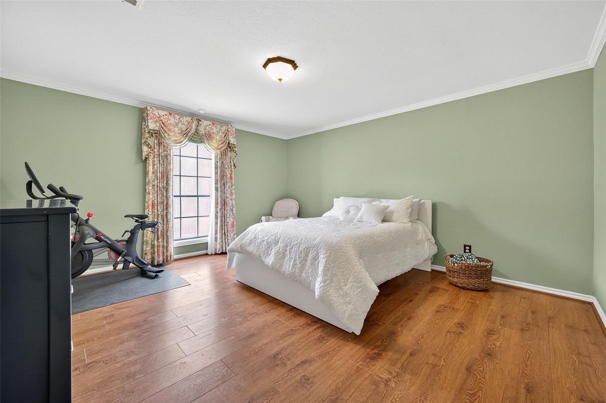 Bedroom, Fitness Equipment, Interior, Wood Texture Flooring