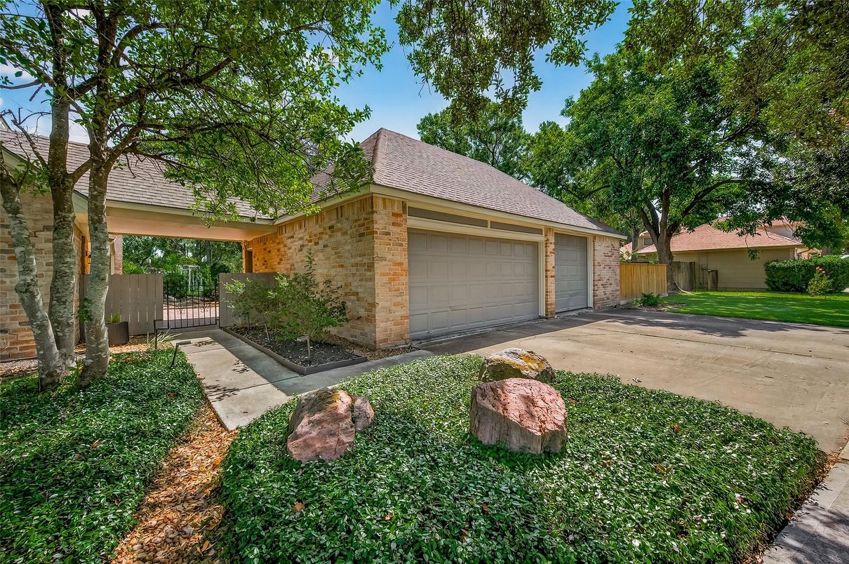 Detached Garage, Exterior